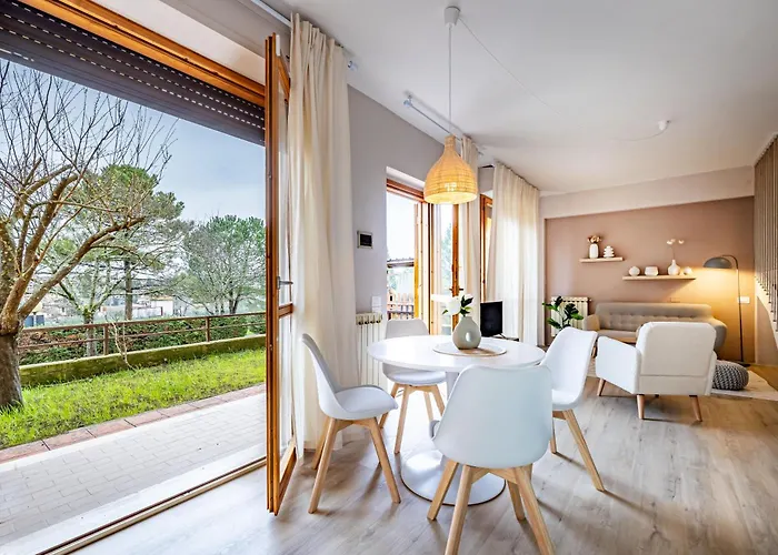 Yid Quiet With Garden Close To Florence